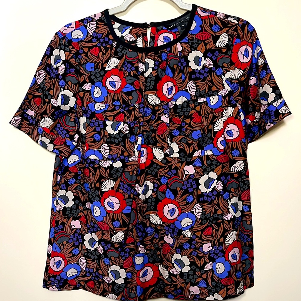 Marc by Marc Jacobs Blouse top size 6 adorable buttons on back